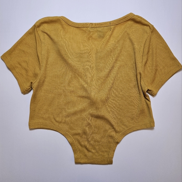 Derek Heart mustard yellow ribbed stretch knit short sleeve crop top size S US - Picture 3 of 4